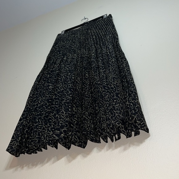 MAX STUDIO Graduated Pleat Knee-Length Midi Skirt NWOT - Picture 3 of 8